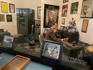 Exhibit of Jim Reeves' broadcast room